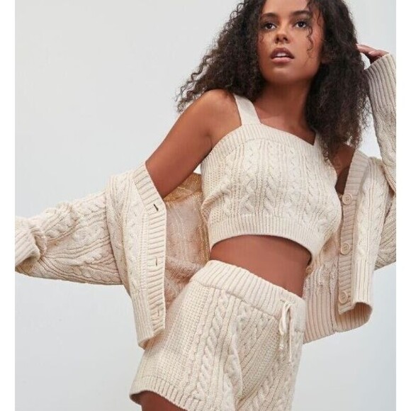 Forever 21 Pantone Crop Top Women S Sand Neutral Cable Knit Sweater Tank Preppy - Picture 1 of 8